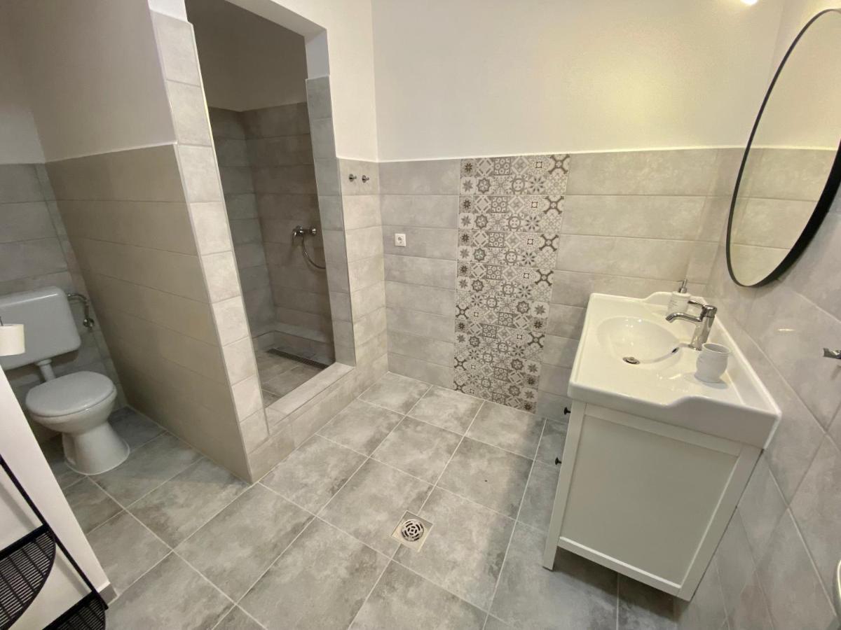Pacsirta Apartman Grand エゲル エクステリア 写真