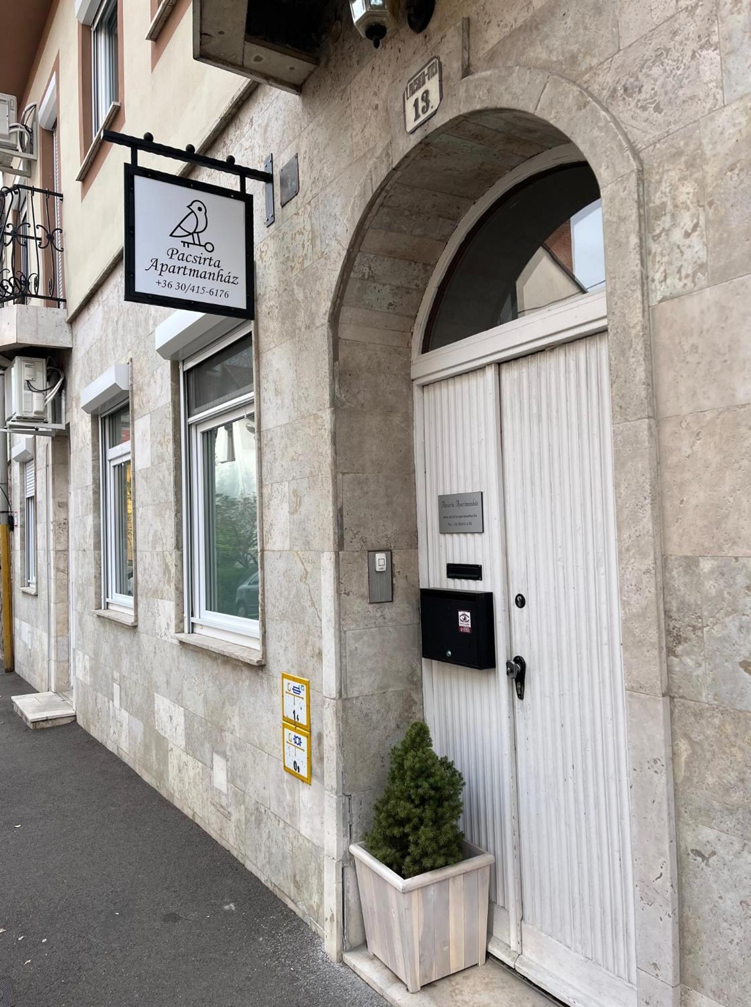 Pacsirta Apartman Grand エゲル エクステリア 写真