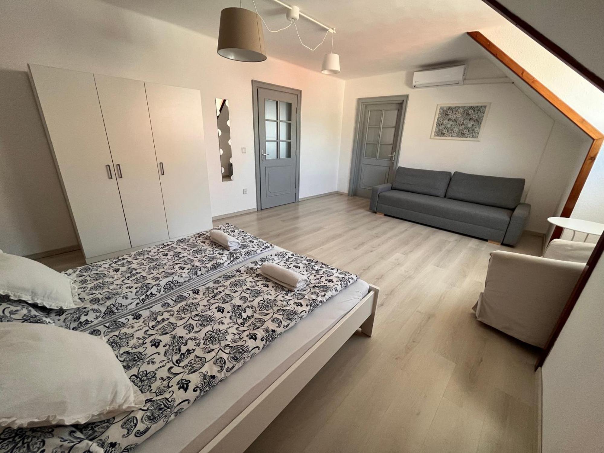 Pacsirta Apartman Grand エゲル エクステリア 写真