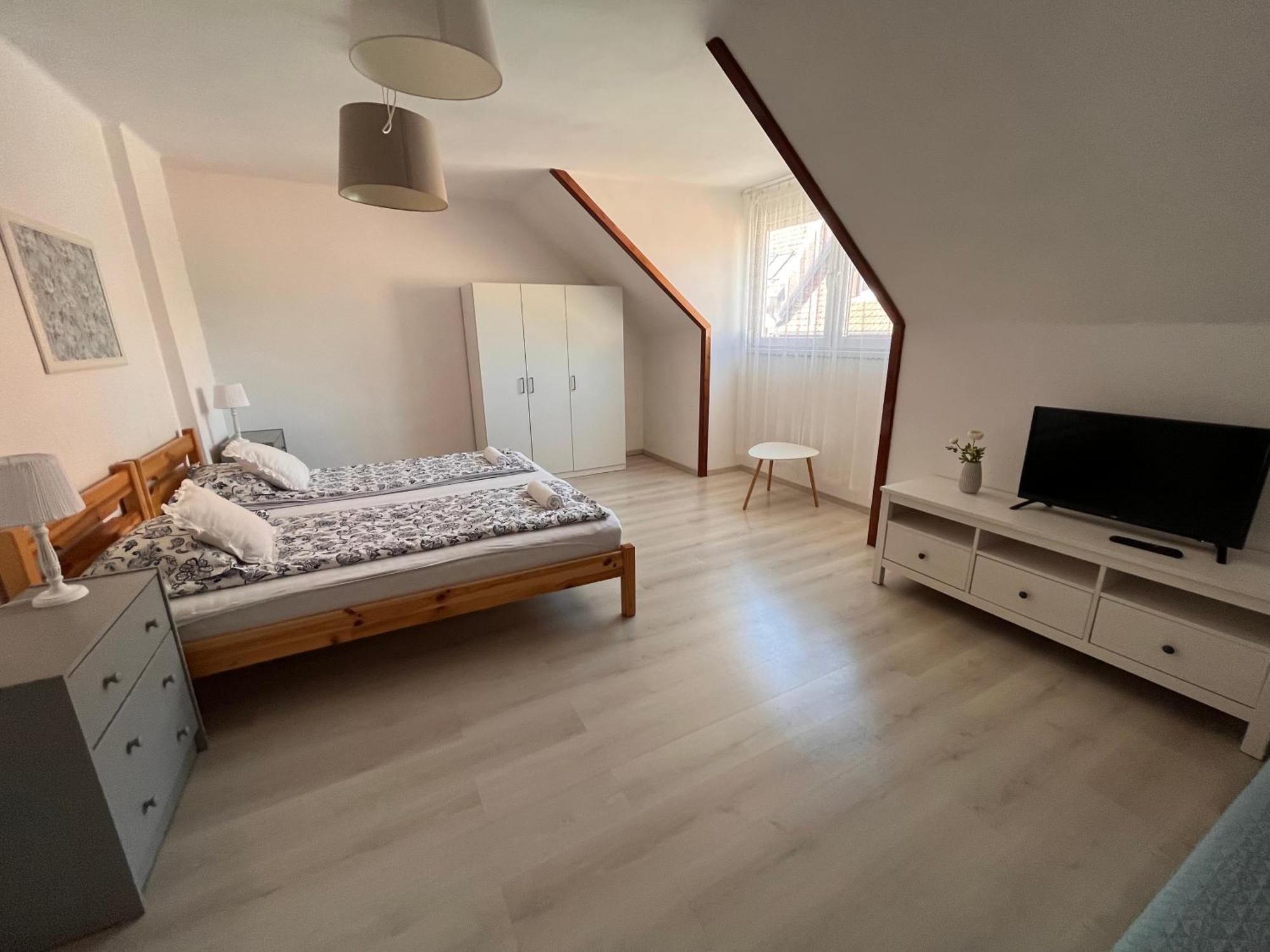 Pacsirta Apartman Grand エゲル エクステリア 写真