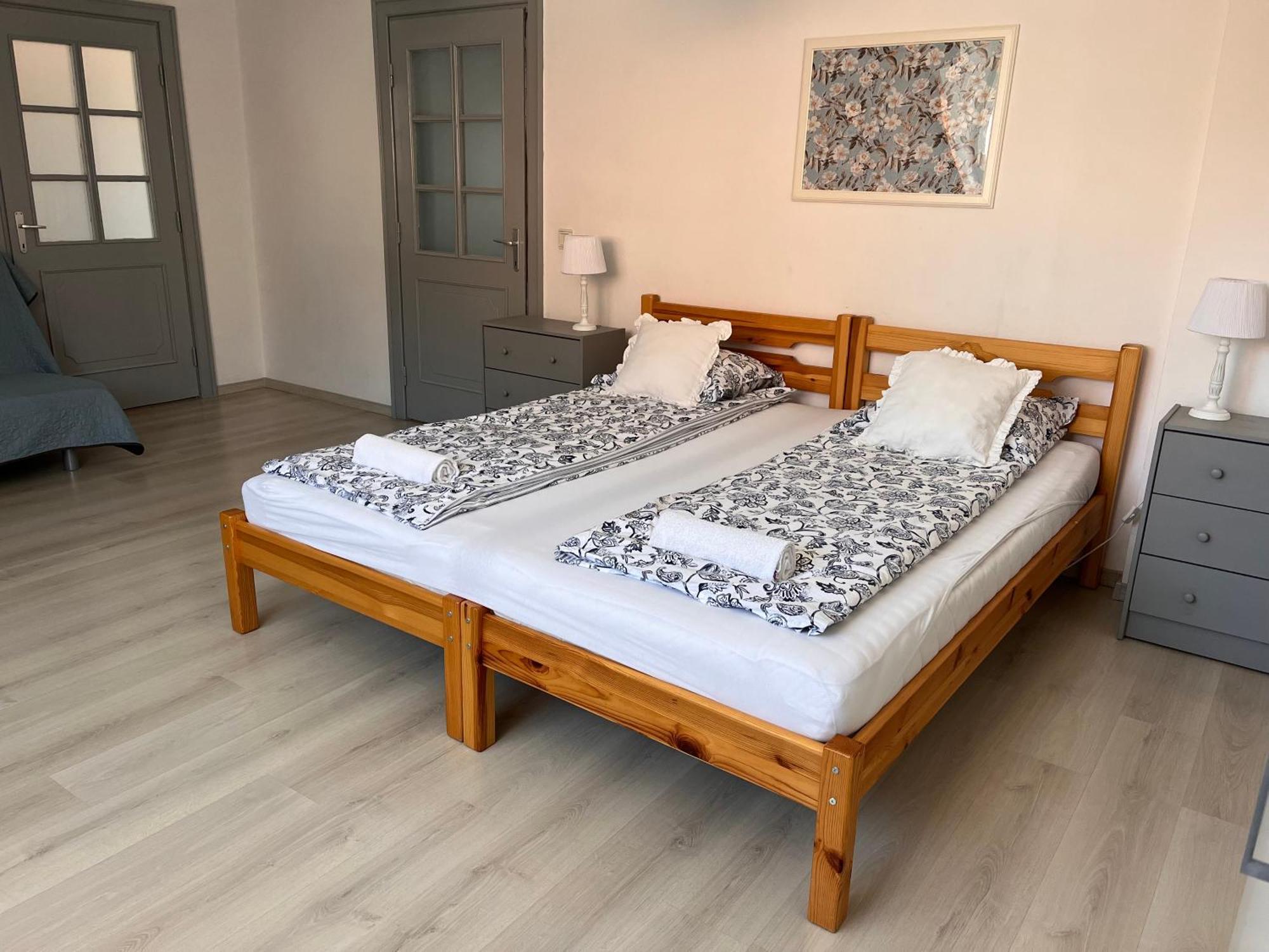 Pacsirta Apartman Grand エゲル エクステリア 写真